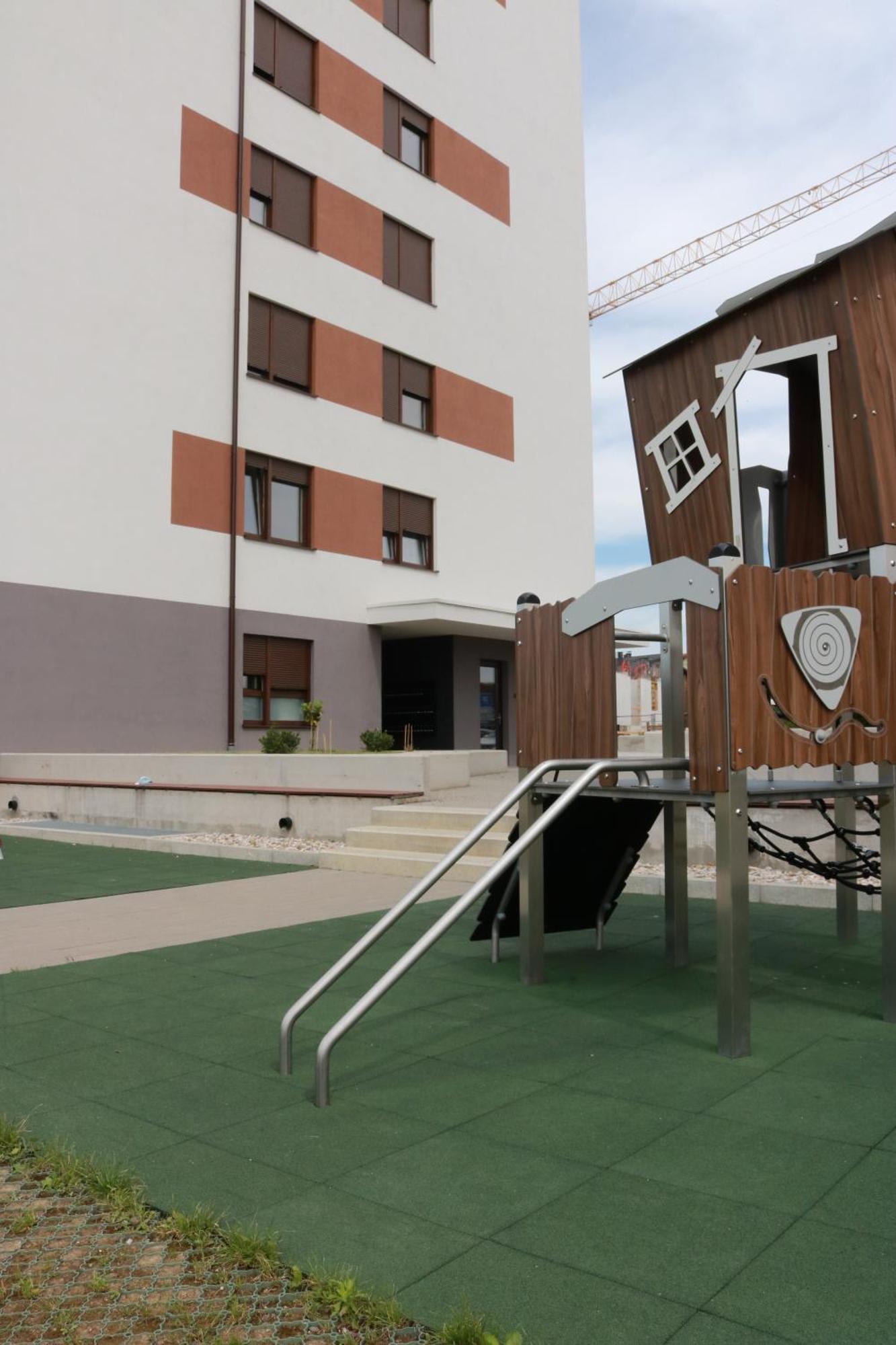 Apartment Queen Карловац Екстериор снимка