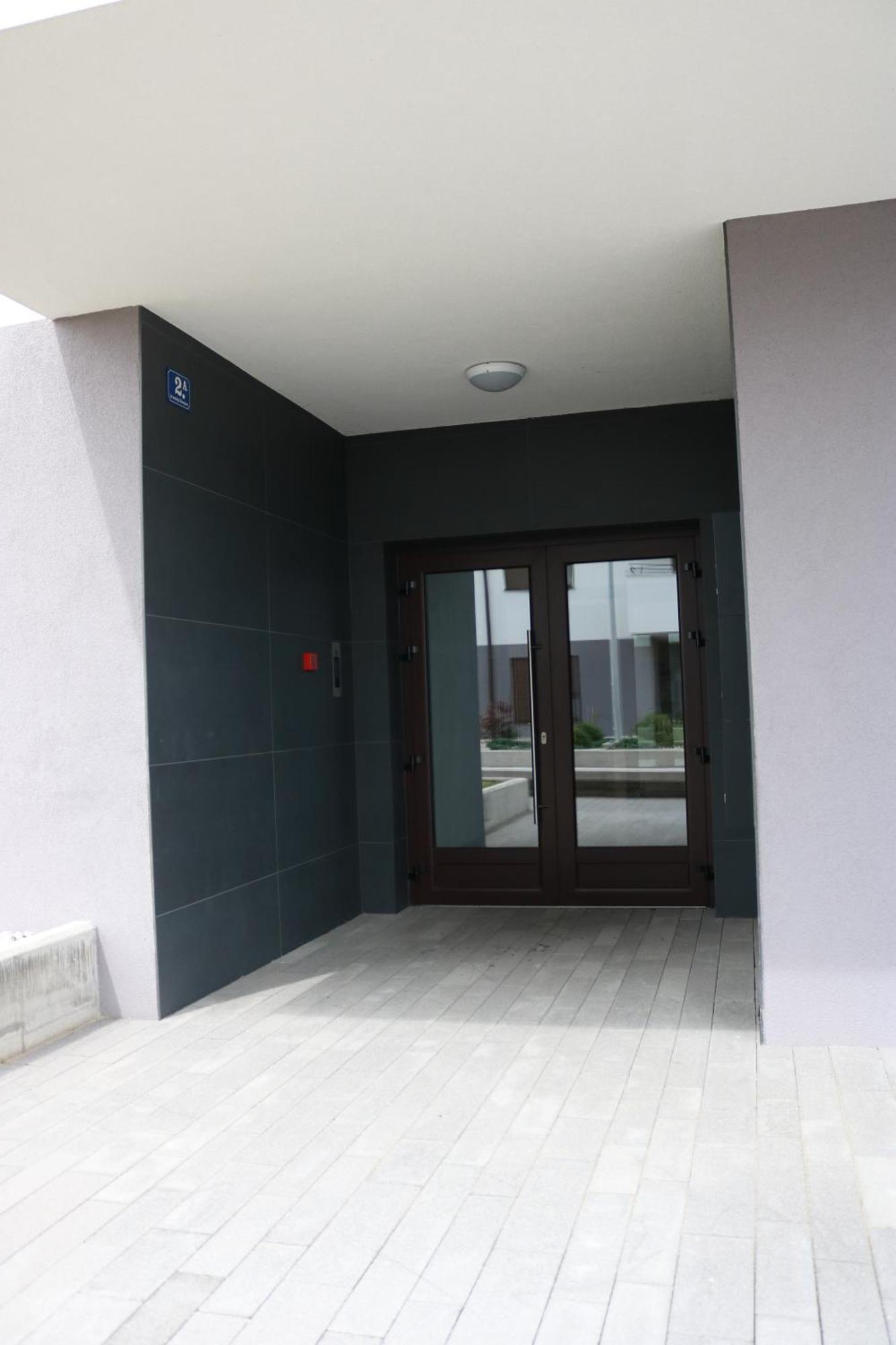 Apartment Queen Карловац Екстериор снимка