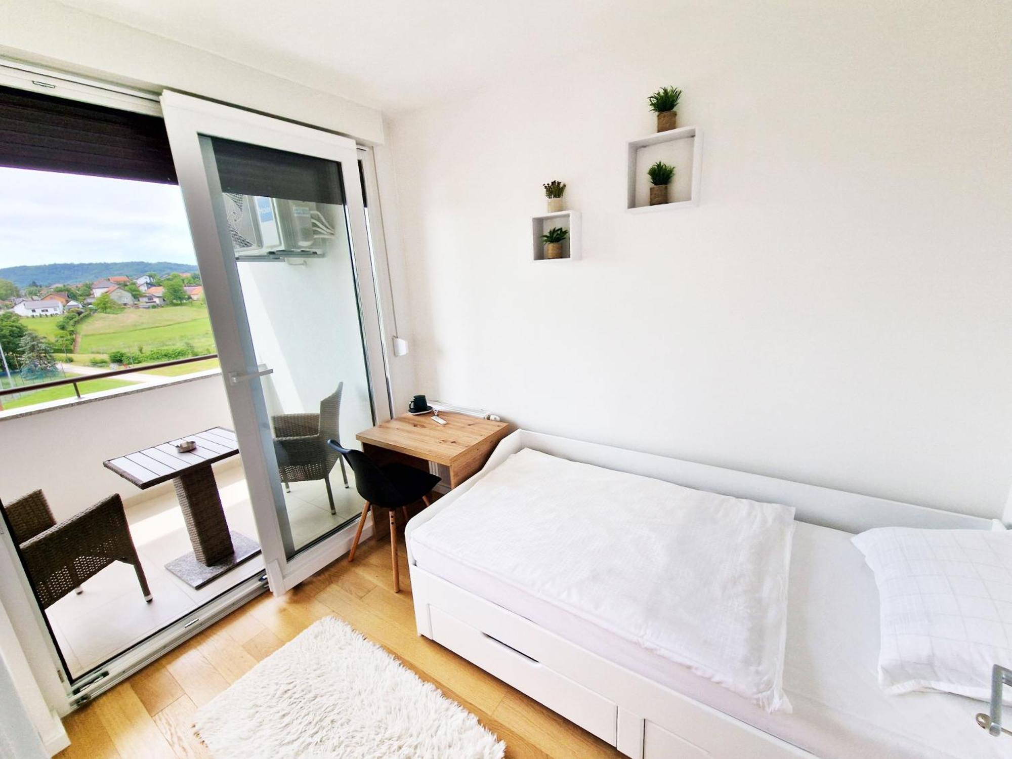 Apartment Queen Карловац Екстериор снимка